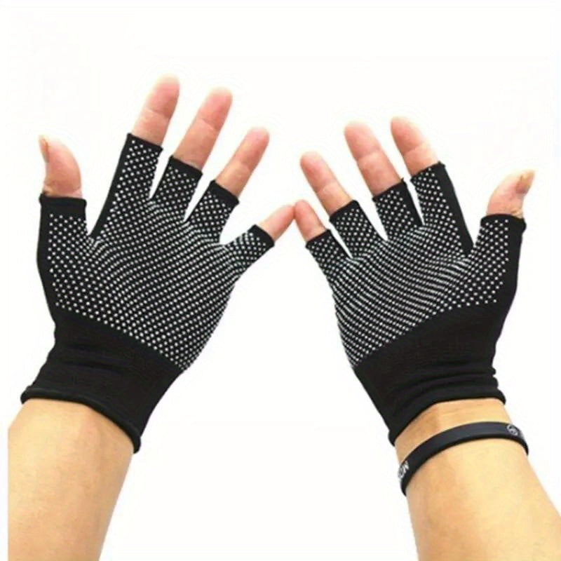 TrailGuard – Breathable & Non-Slip Half-Finger Gloves